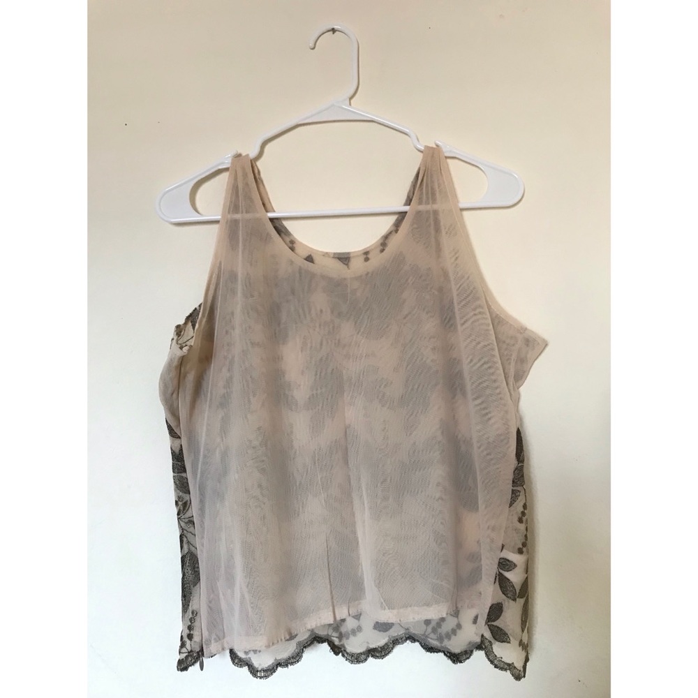 Embroidered blouse. - Picture 4 of 4